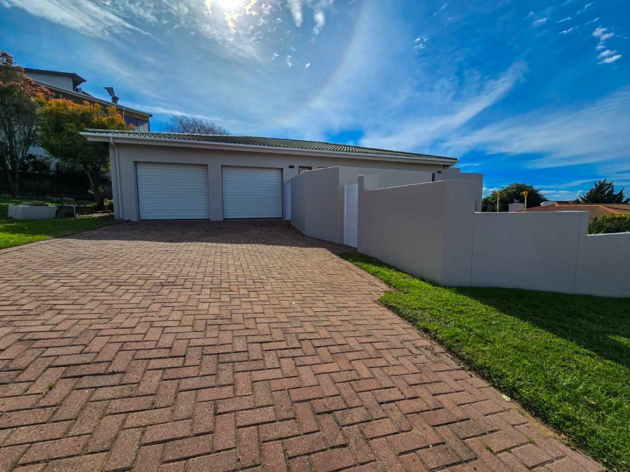 3 Bedroom Property for Sale in Stilbaai Wes Western Cape